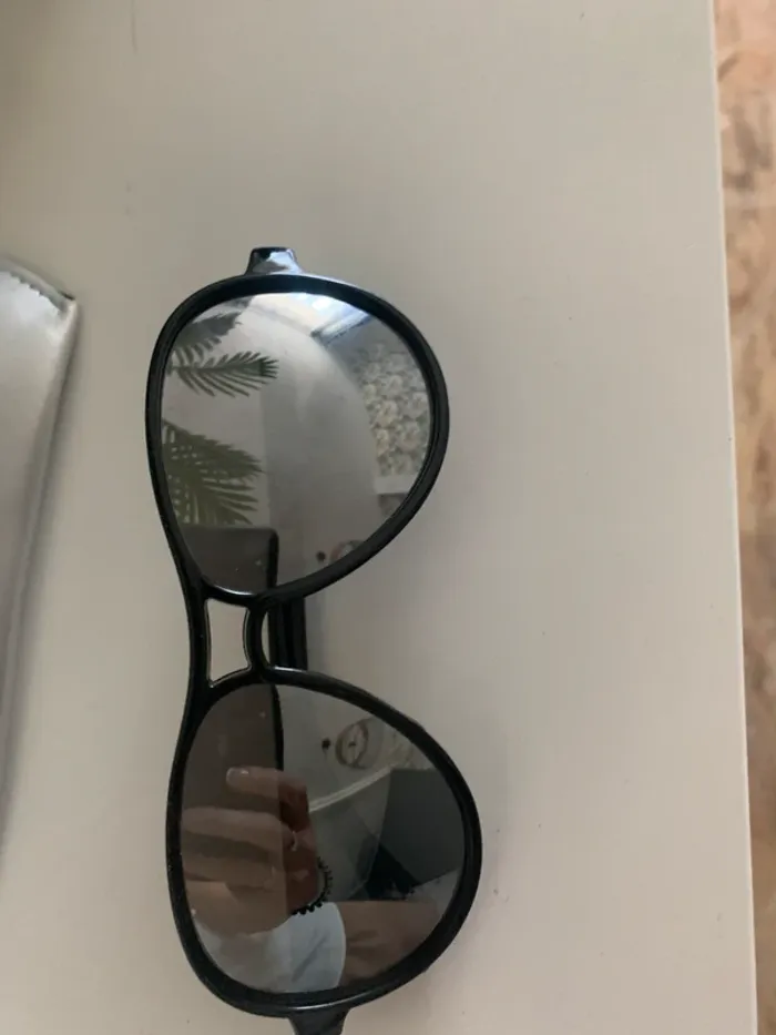 Lunette de soleil - photo numéro 4