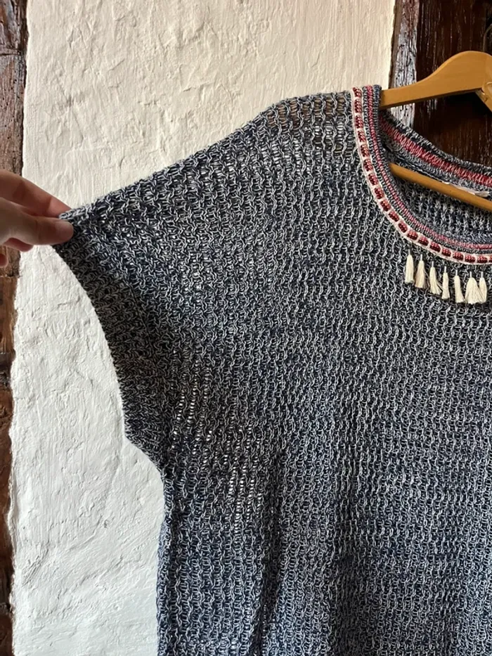 Haut ajouré bleu marine et blanc Esprit – T.L– détails brodés et pompons - photo numéro 3