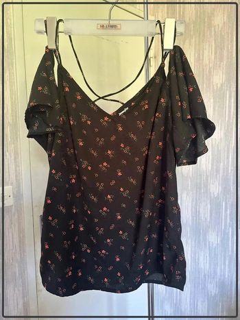 Très jolie top fleurie taille 34 marque Jennyfer *