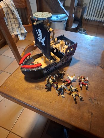 Bateau pirate bois