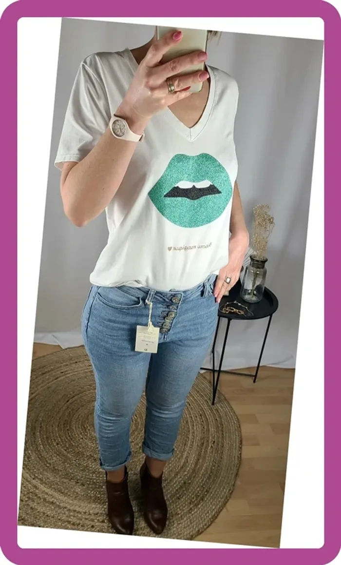 T-Shirt bouche et paillettes, NEUF avec étiquette - photo numéro 3