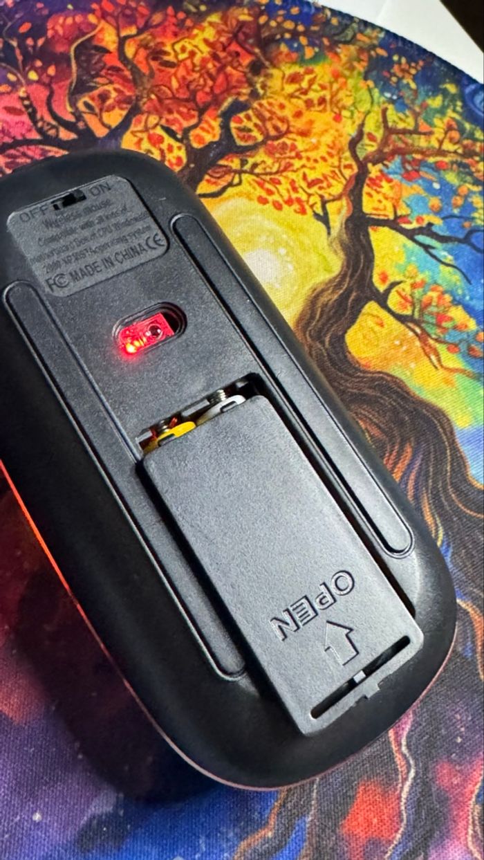 Souris sans fil neuve avec LED – piles incluses - photo numéro 3