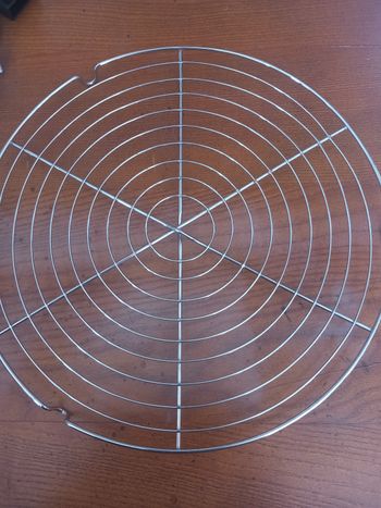 Grille diamètre 30 cm.