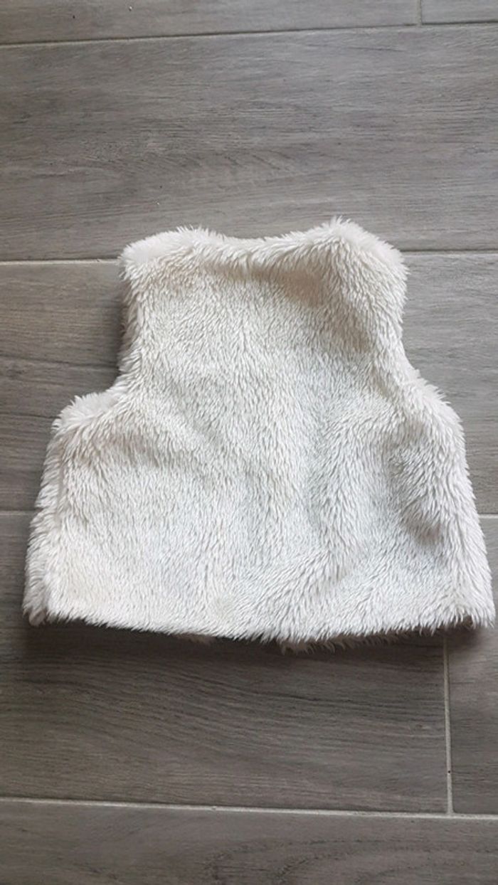 Gilet fausse fourrure Kiabi 12 M - photo numéro 2