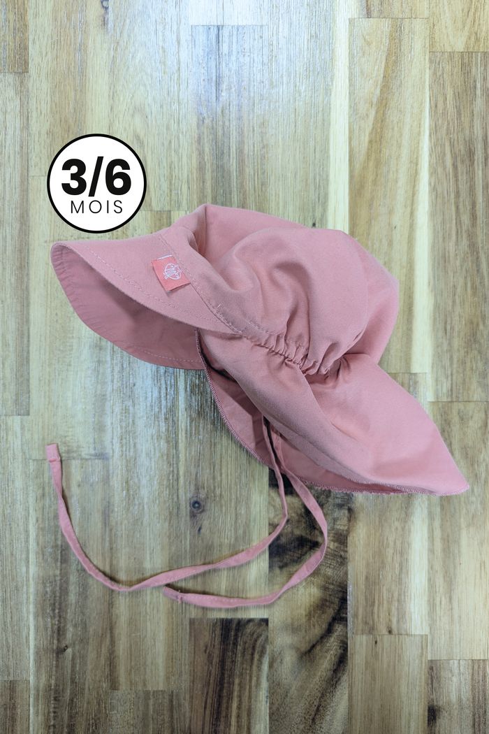 Casquette avec cache nuque, 3-6 mois 43/45