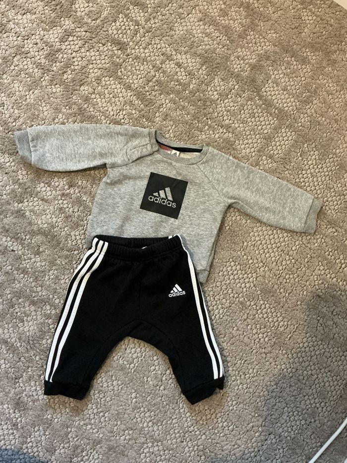 Survêtement adias 3/6 mois