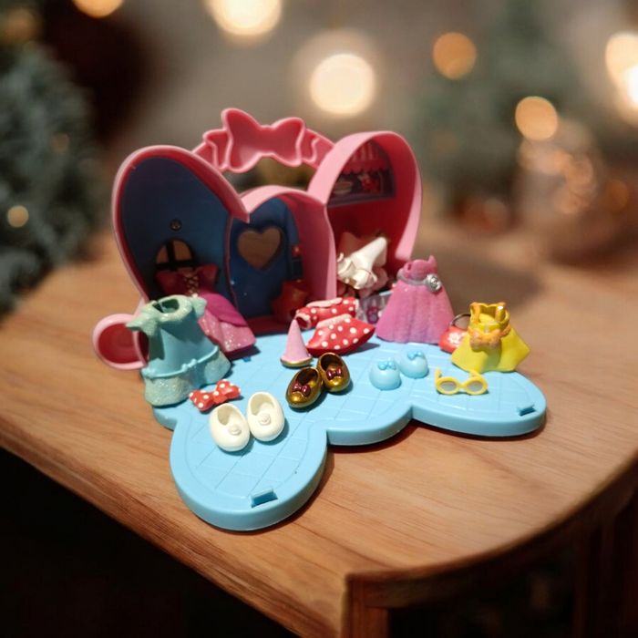 Petite maison Minnie avec de très nombreux accessoires - photo numéro 3