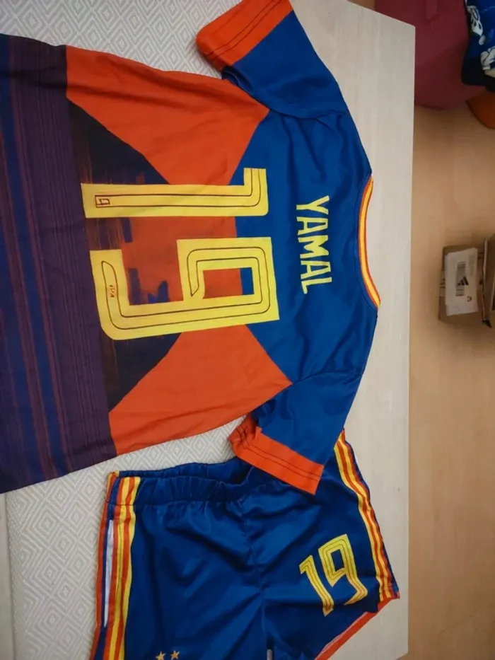Ensemble foot all Espagne yamal 14 ans - photo numéro 4