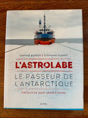 Grand livre L’Astrolabe Le passeur de l’Antarctique Daphné Buiron Stephane Dugast Jean Louis Étienne