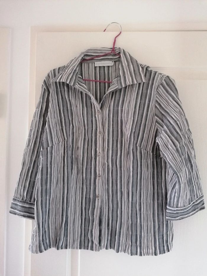 Chemise portée une ou 2 fois comme neuve taille 4