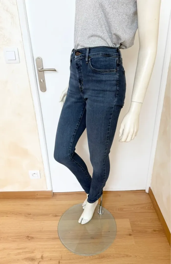 Jean Levi’s 311 Shaping Skinny – Taille 28/32 – bleu denim – Neuf avec étiquette - photo numéro 3