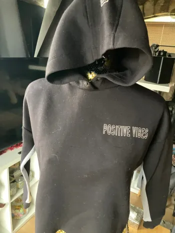 Sweat à capuche positivé vibes
