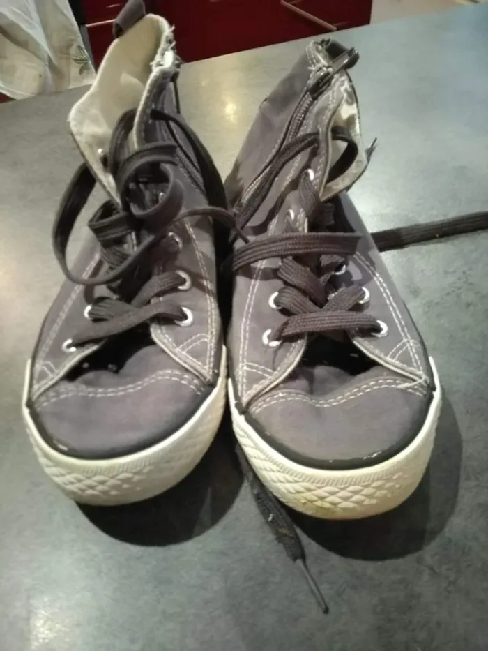 Basket en toile et zippé sur un côté - photo numéro 2