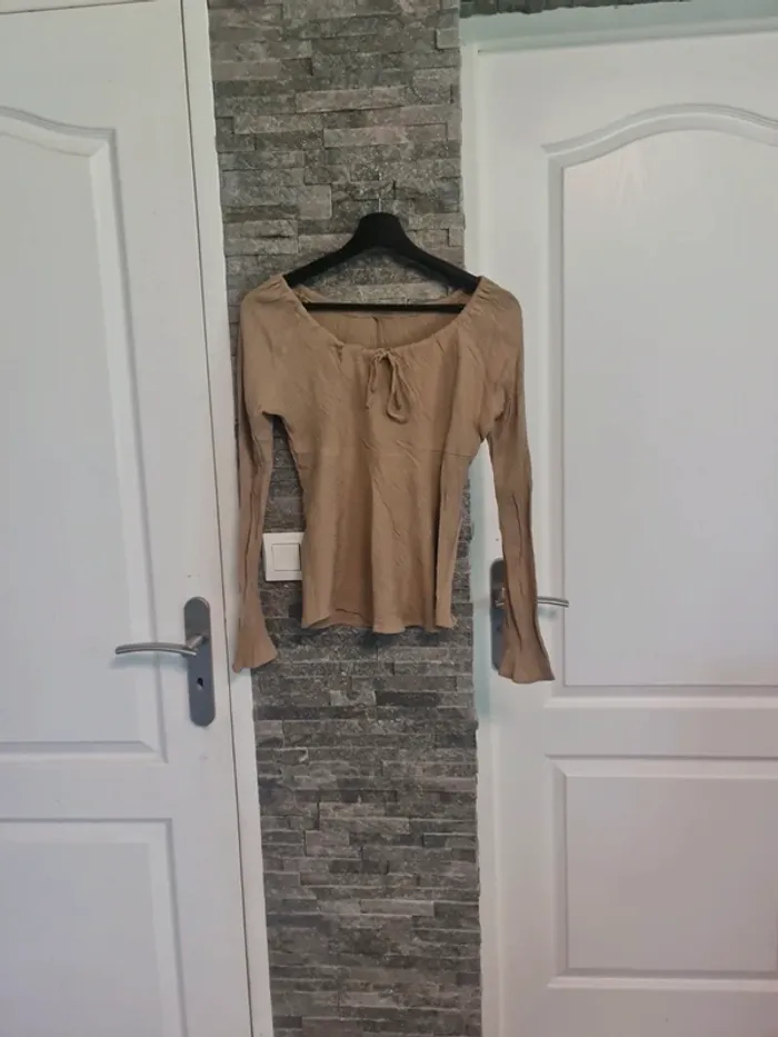 Haut manche longues fripées beige