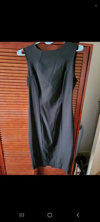 robe-midi-noire-zara-taille-xs-fente-derriere-longueur-100cmire-zara-taille-xs-fente-derriere-longueur-100cm-taille-xs-fente-derriere-longueur-100cm
