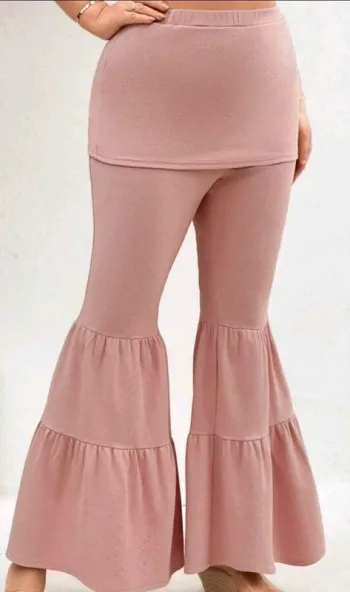 Pantalon t46, pâte d'eph, avec jupe intégrée. Matière épaisse mais confortable