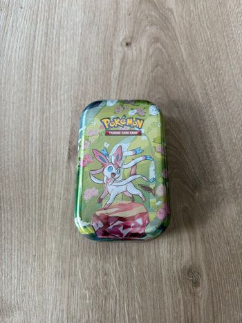 Pokémon mini tin nymphali 8.5 neuve scellée