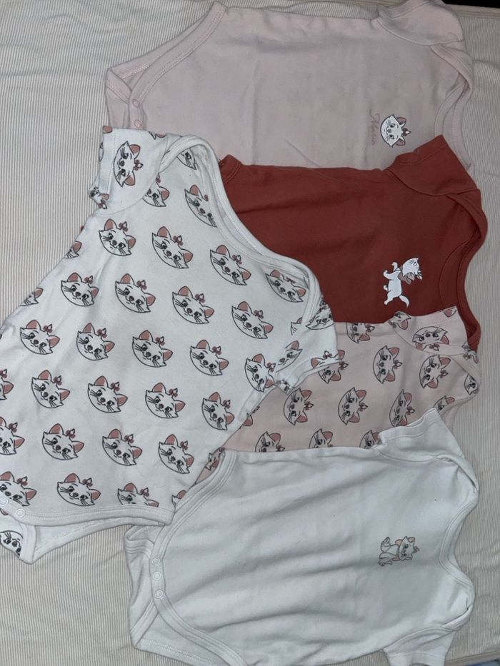 Lot de 5 bodies Disney Marie – 6/9 mois - photo numéro 3