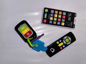 Lot télécommandes téléphones