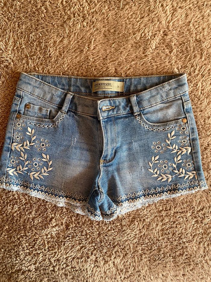 Short en jean brodé fleurs Clockhouse