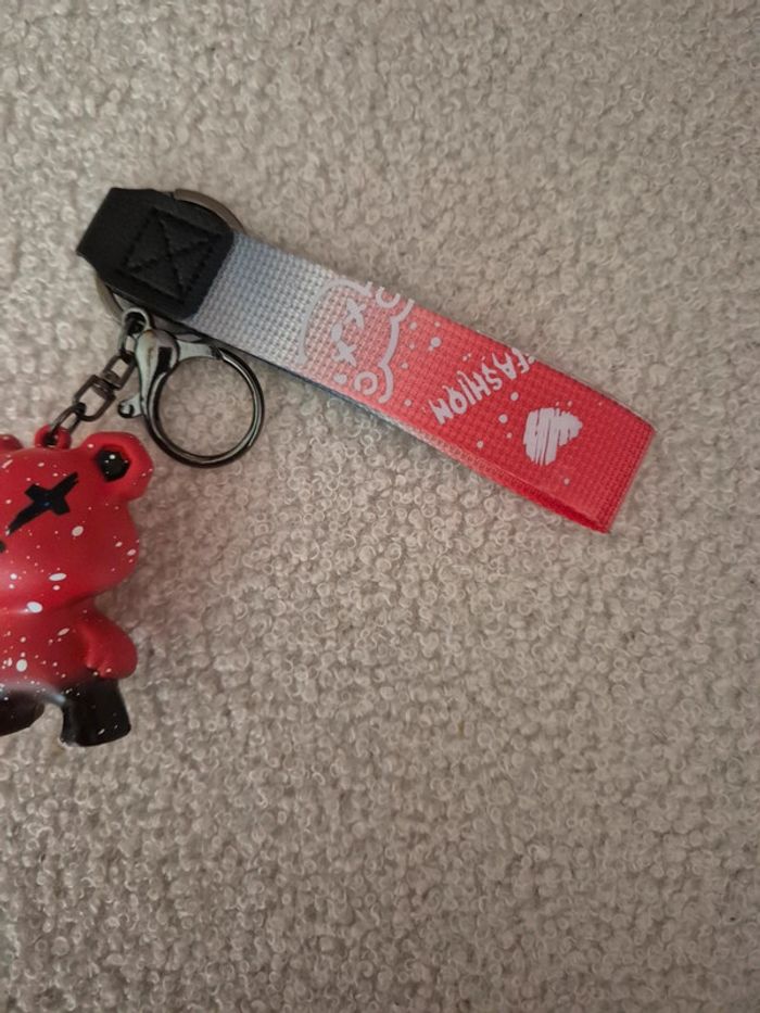 Porte clé ourson rouge et noir - photo numéro 4