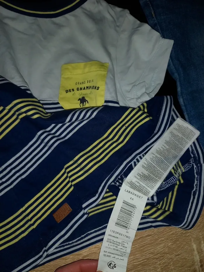 Lot tee-shirts et jeans garçon 4 ans - photo numéro 8