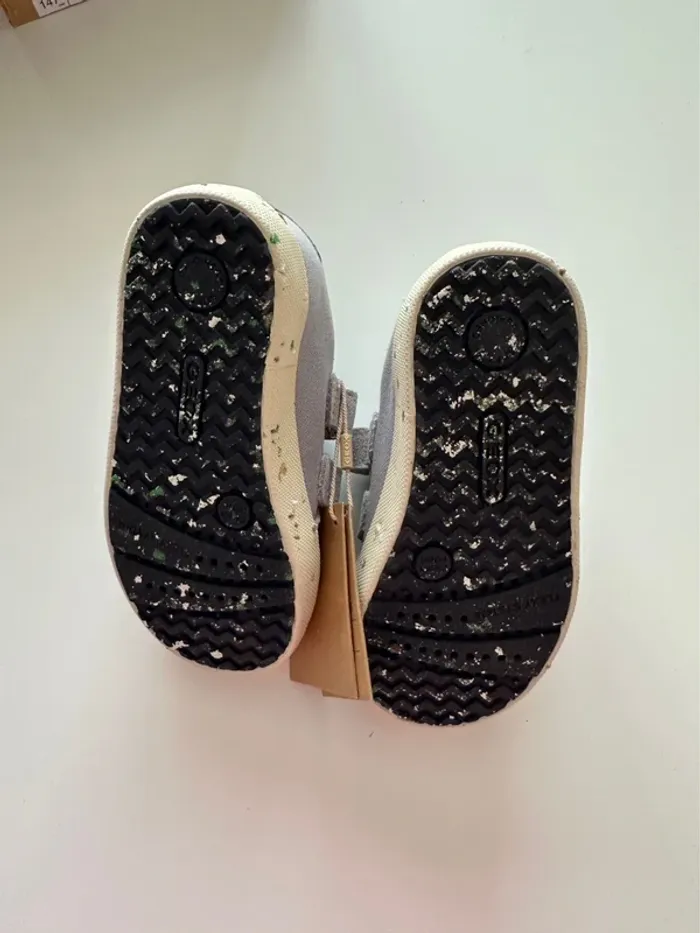 Chaussures toile mi-saison - Taille 22 - Neuves avec étiquette - photo numéro 6