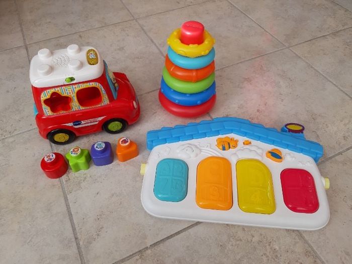 Lot de jouets d'éveil