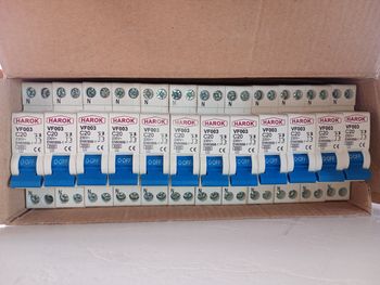 12 Disjoncteur Harok C20