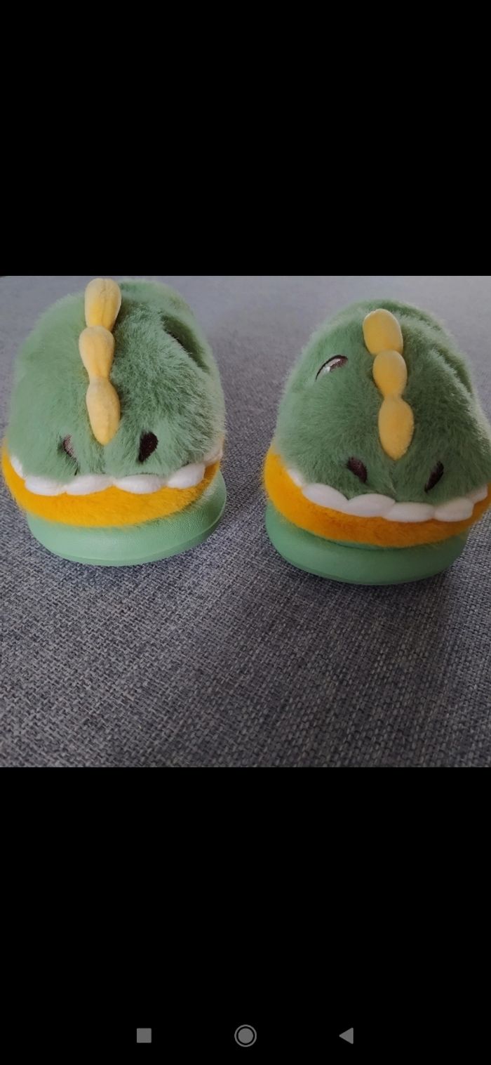 Chaussons fourrés taille 22/23 - photo numéro 2