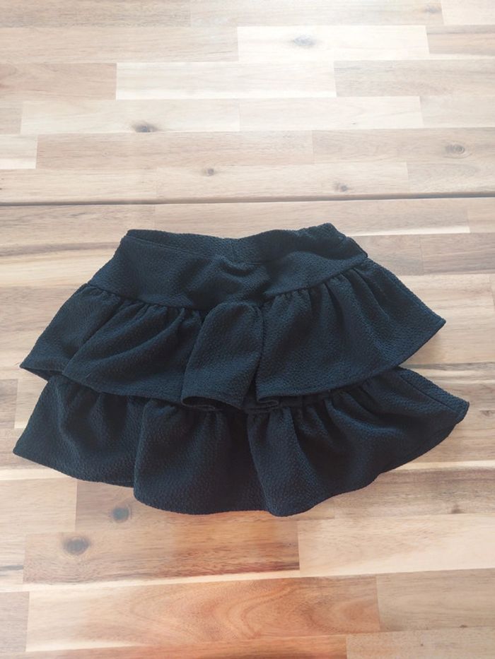 Jupe noire à volants