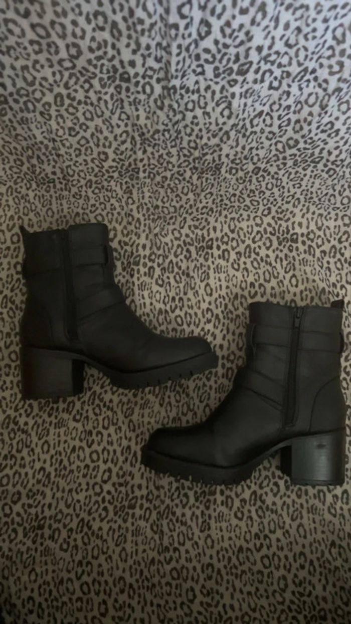 Bottines noires à talons - photo numéro 3