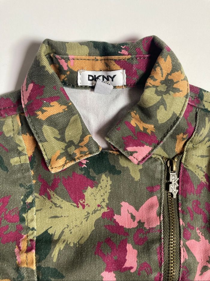 Perfecto fleuri en jean DKNY taille 3 ans - photo numéro 3