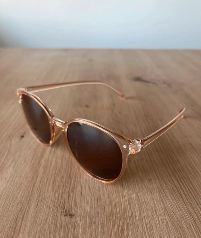 Lunettes de soleil femmes neuves