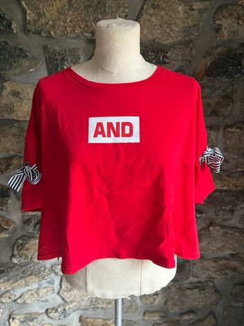 T-shirt rouge oversized avec noeuds manches et dos