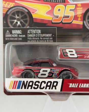 Voiture Cars Pixar Disney Numéro 8 Dale Earnhardt Jr Rouge métallisé Neuve sous blister