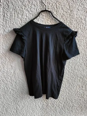 Tee shirt noir avec dentelle T S