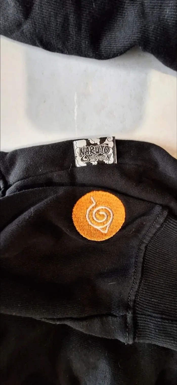 Lots deux sweats capuches Naruto achetés dans la boutique Celio - photo numéro 4