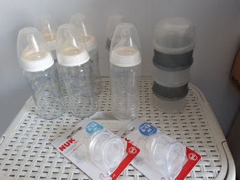 Lot de biberons verre et plastique + tétines en silicone 