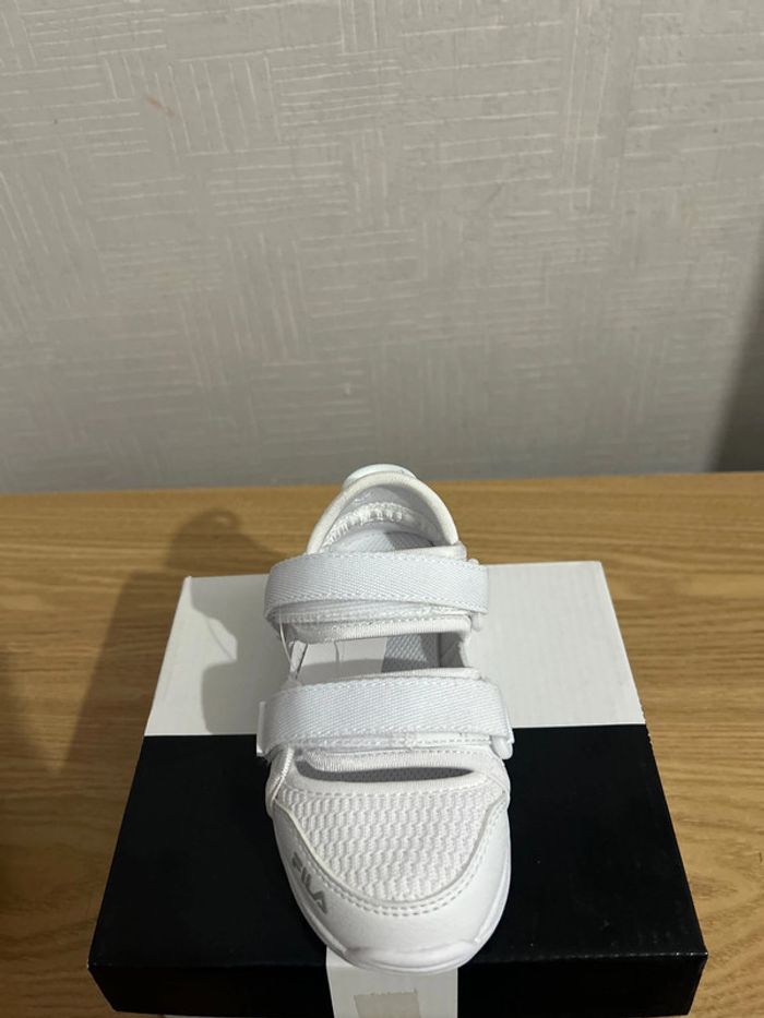 Baskets ouvertes Fila Ray sandal blanches grises 24 7UK - photo numéro 4