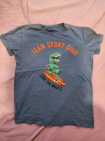 T-shirt dinosaures taille 14 ans