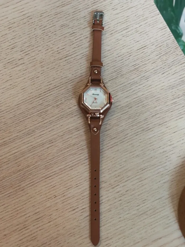 Montre marron hexagonale, cadran sur bracelet - photo numéro 3