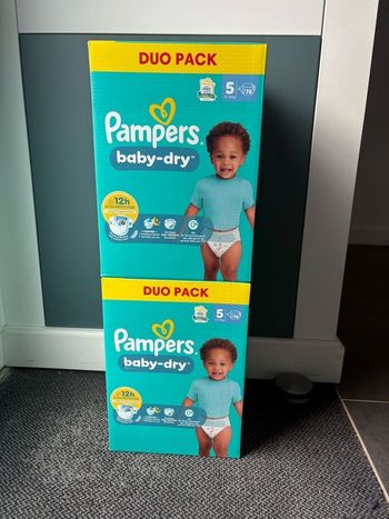 2 cartons T5 Pampers baby dry 2x 76 couches