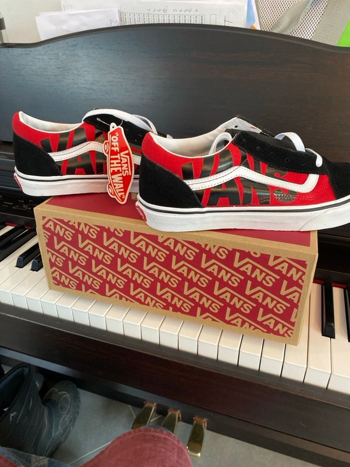 Vans old skool logo black & red taille 39 - photo numéro 1