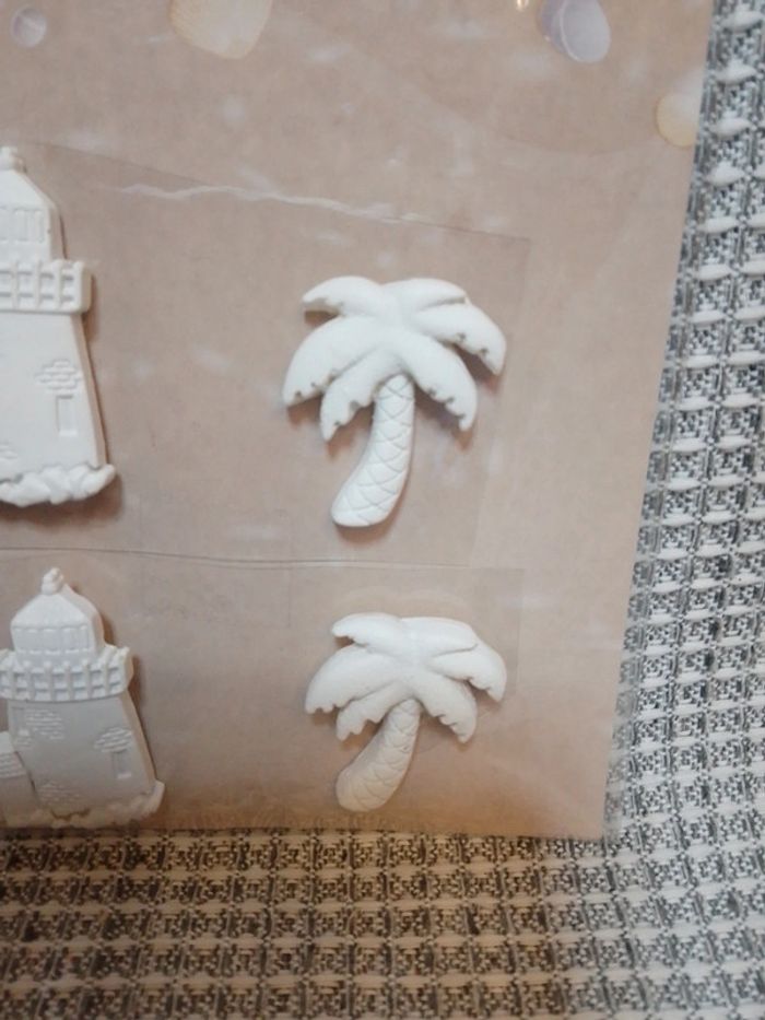 Lot de 4 figurines en résine blanche (2) - photo numéro 2