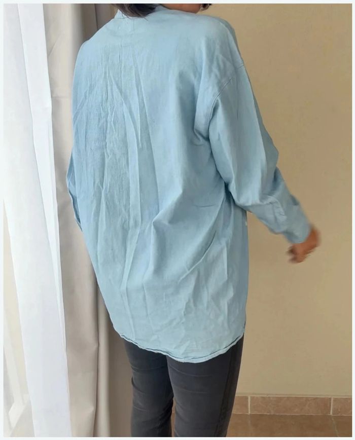 Chemise bleu ciel brodé Nafnaf taille unique très bon état - photo numéro 3