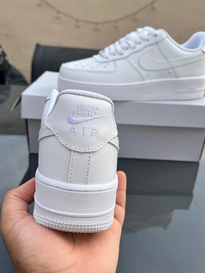 Nike Air Force 1 Low '07 Blanc 38.5 - photo numéro 3