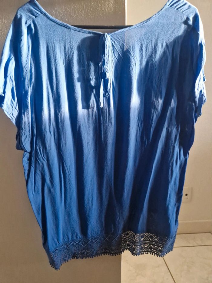 Tee-shirt bleu - photo numéro 2