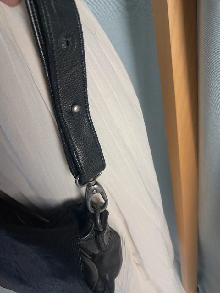 Ikks sac à main bandoulière besace en cuir noir - photo numéro 6
