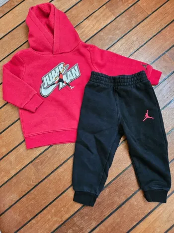 Ensemble survêtement jogging Nike jordan